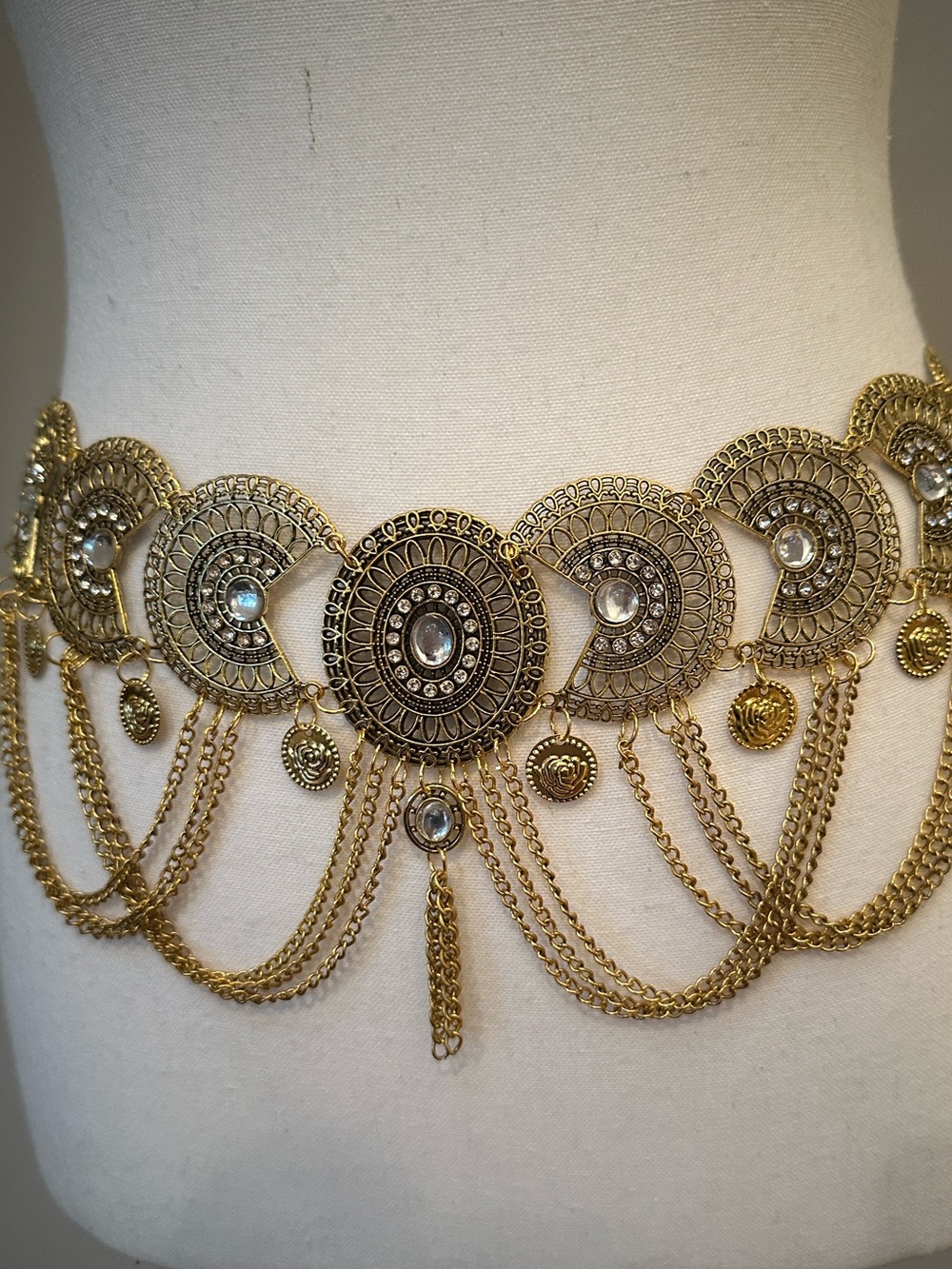 Gold Tone Filigree Charm & Crystal Drop Statement Waist Chain Belt NEW! - Picture 7 of 8